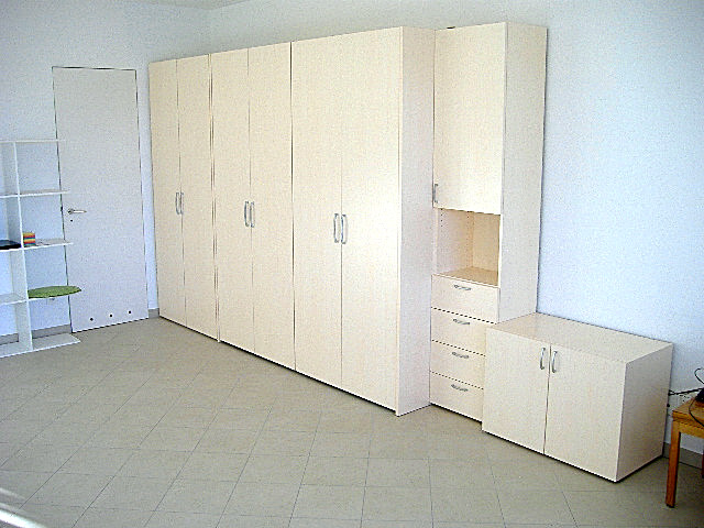 11.1a-Drehtürschrank